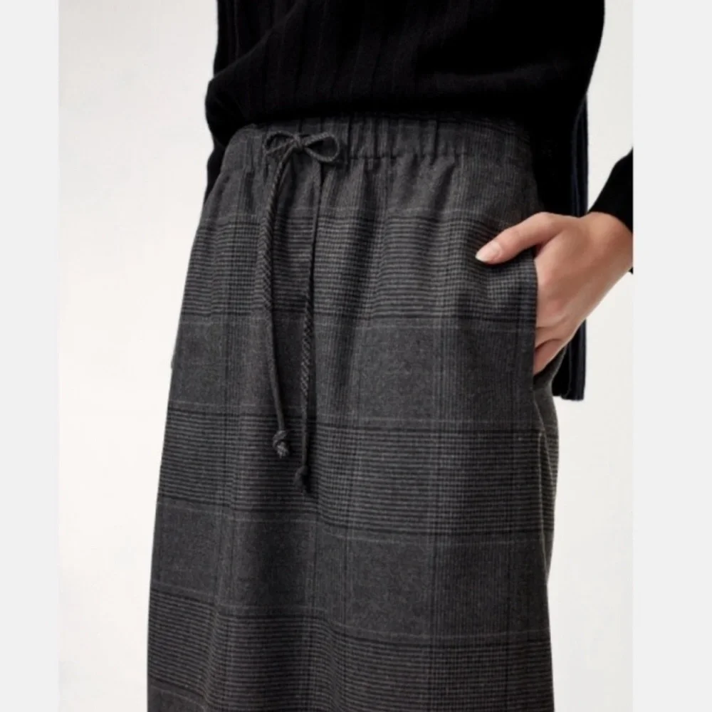 ✨HOST PICK✨ Aritzia The Group by Babaton Jimmy Tie Waist Skirt - Grey Plaid - Picture 4 of 10